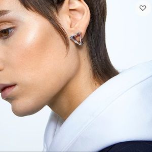 Swarovski Mesmera clip earring
Single, Delta, White, Rhodium plated